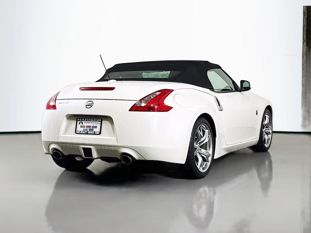 Used 2010 Nissan 370Z Touring w/ Sport Pkg image 8