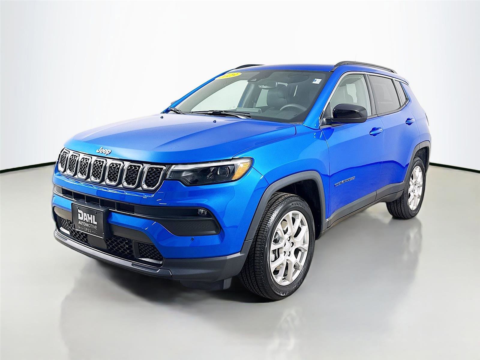 Used 2023 Jeep Compass Latitude w/ Sun and Sound Group image 4