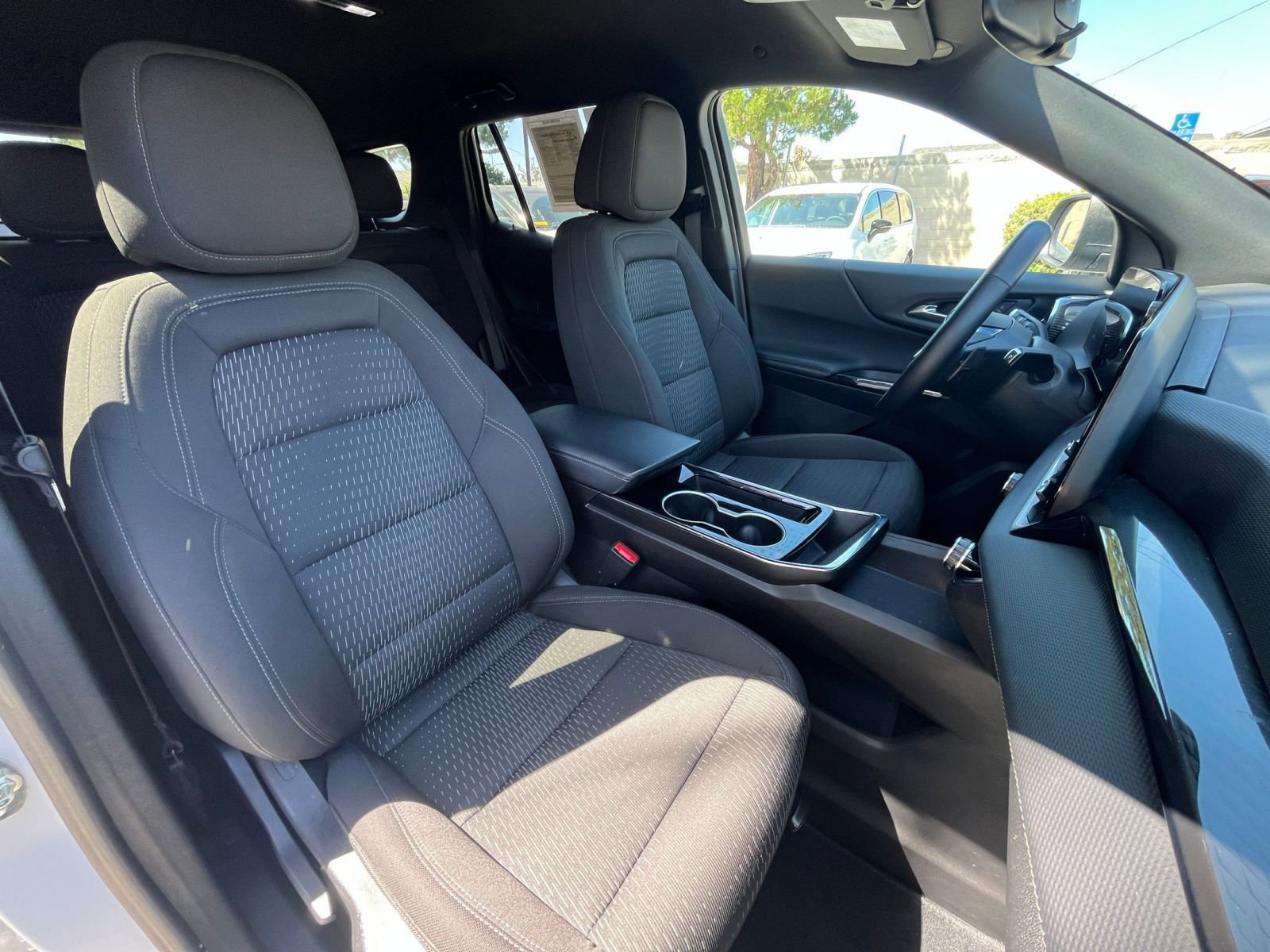 Used 2025 Chevrolet Equinox LT FWD image 37
