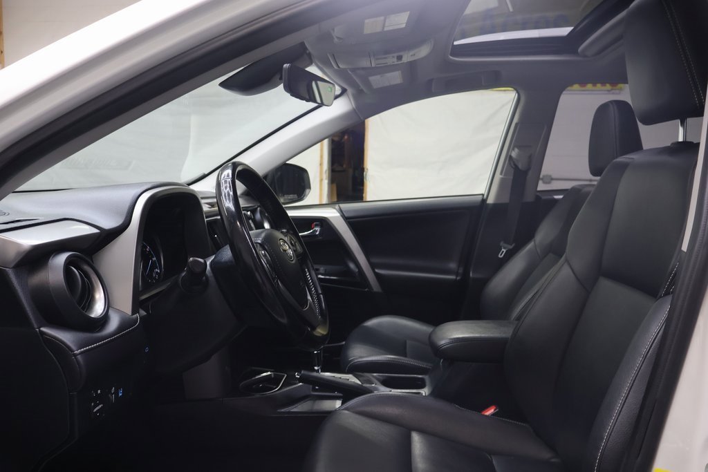 Used 2016 Toyota RAV4 Limited image 16
