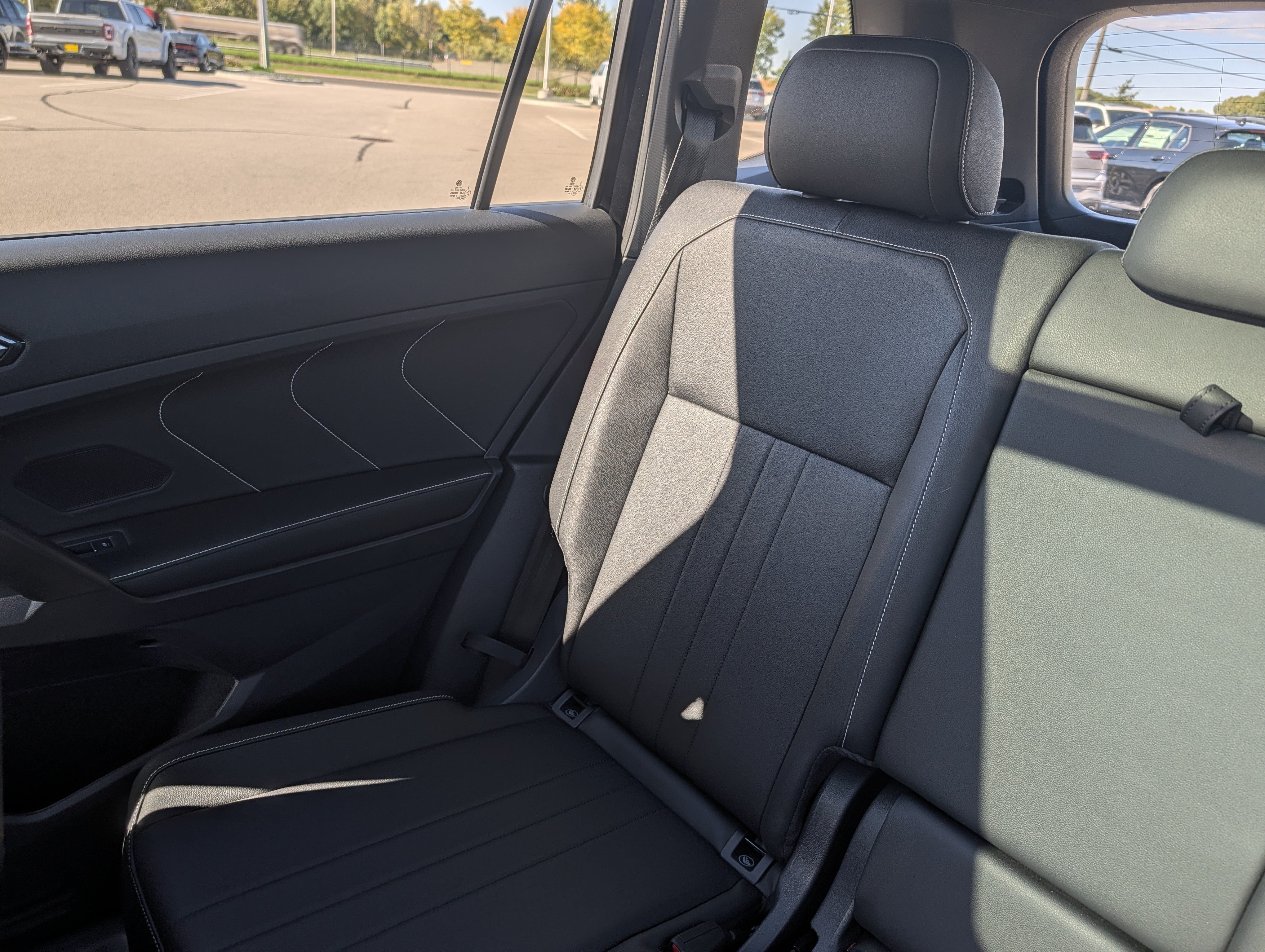 Certified 2024 Volkswagen Tiguan SE R-Line w/ MDO Package, Two-Row AWD/4WD image 15