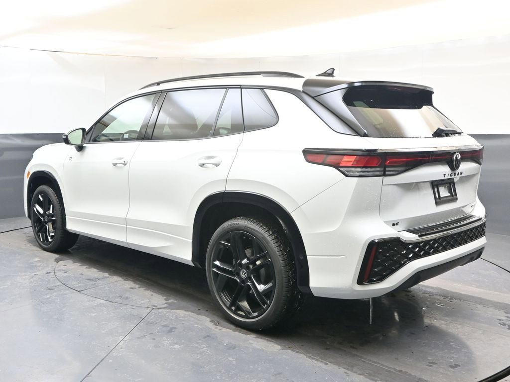 New 2026 Volkswagen Tiguan SE R-Line image 3