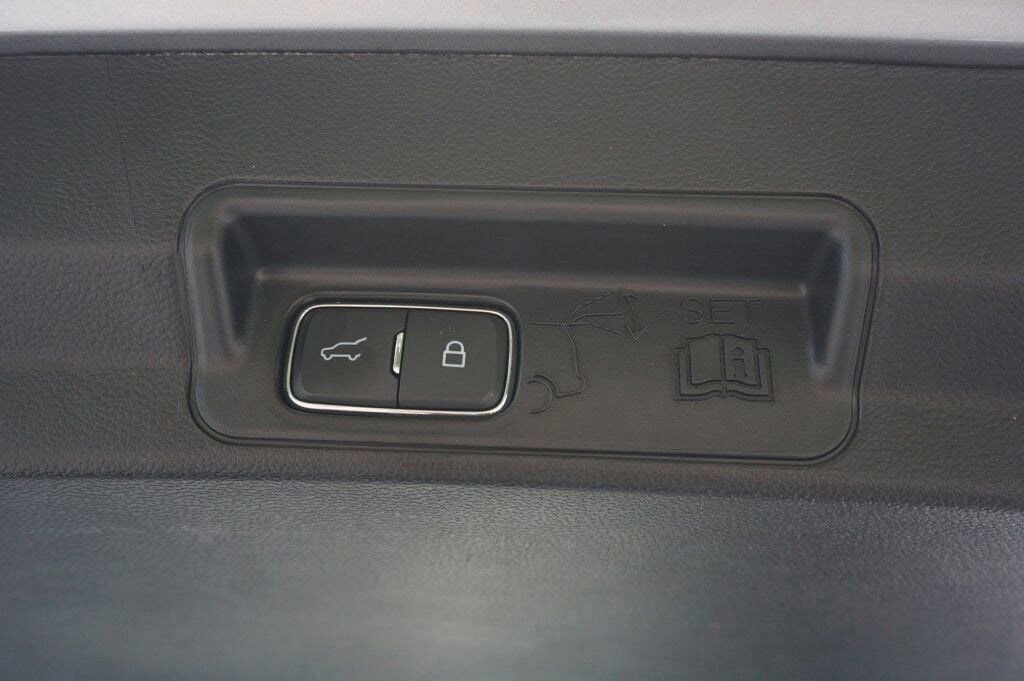 Used 2024 Ford Explorer Limited image 12