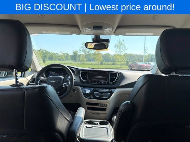Used 2023 Chrysler Pacifica Touring-L FWD image 24