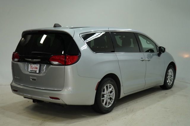 Used 2023 Chrysler Voyager LX FWD image 8