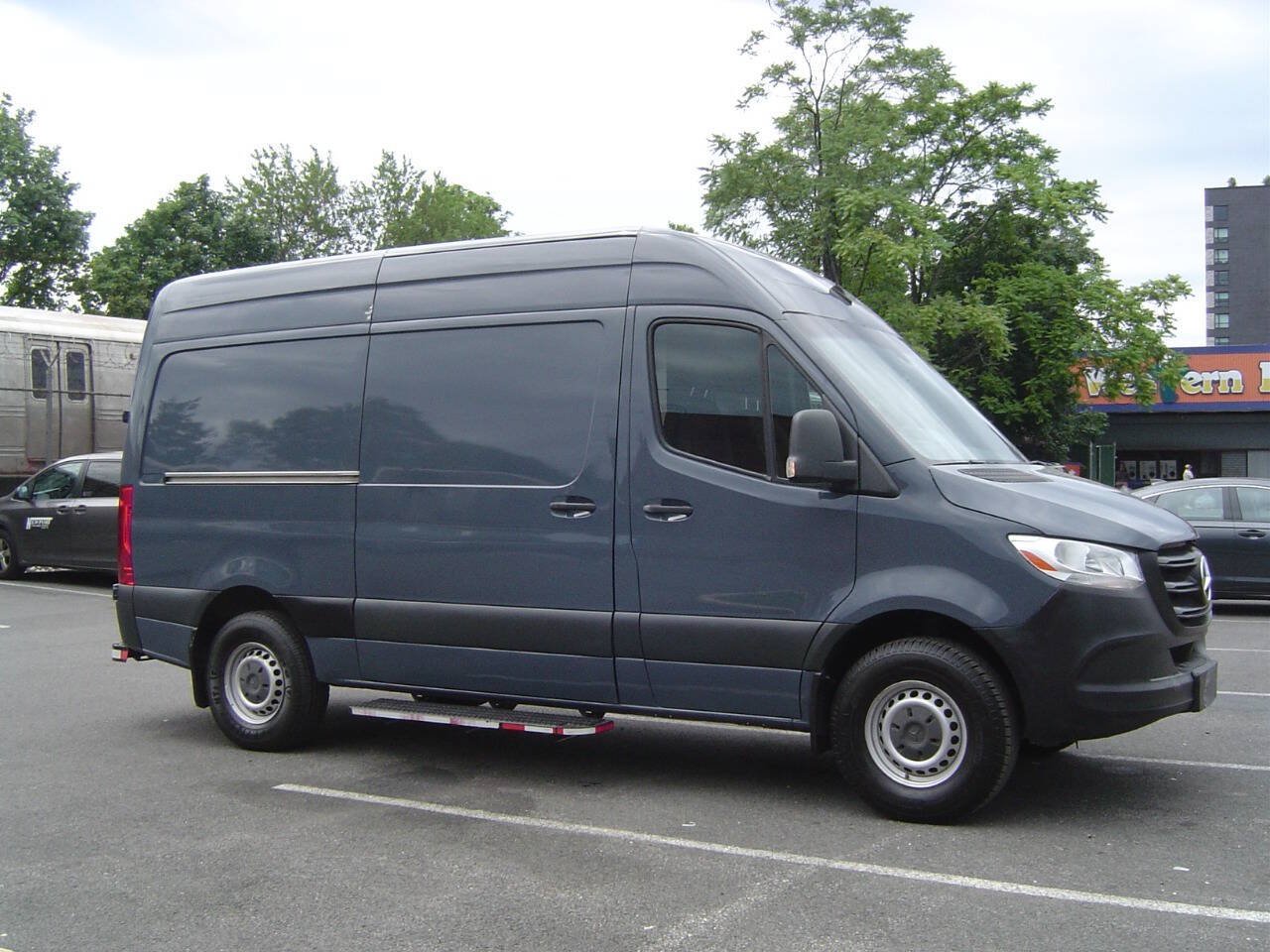 Used 2019 Mercedes-Benz Sprinter 144 image 2