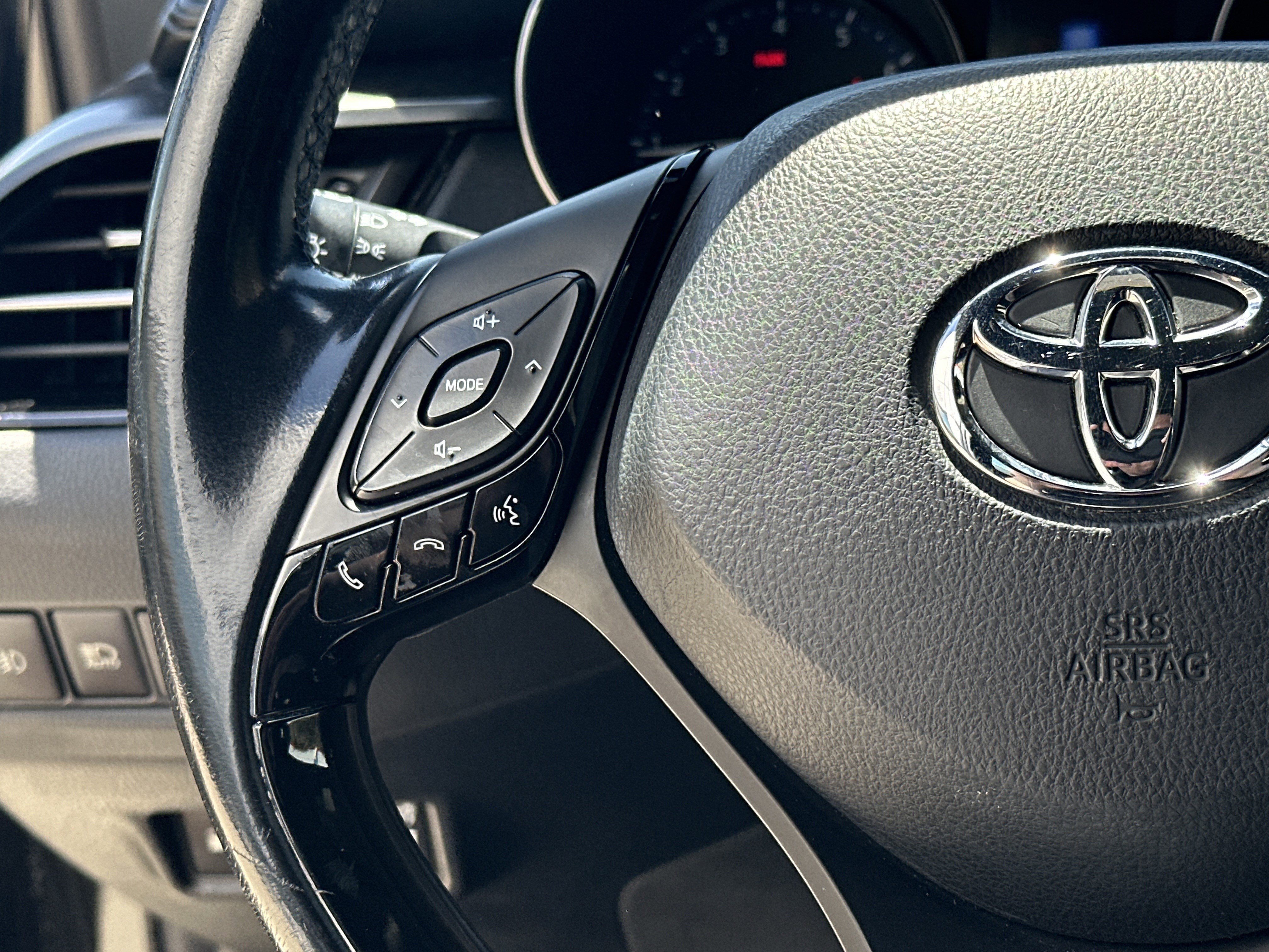 Used 2018 Toyota C-HR XLE FWD image 18