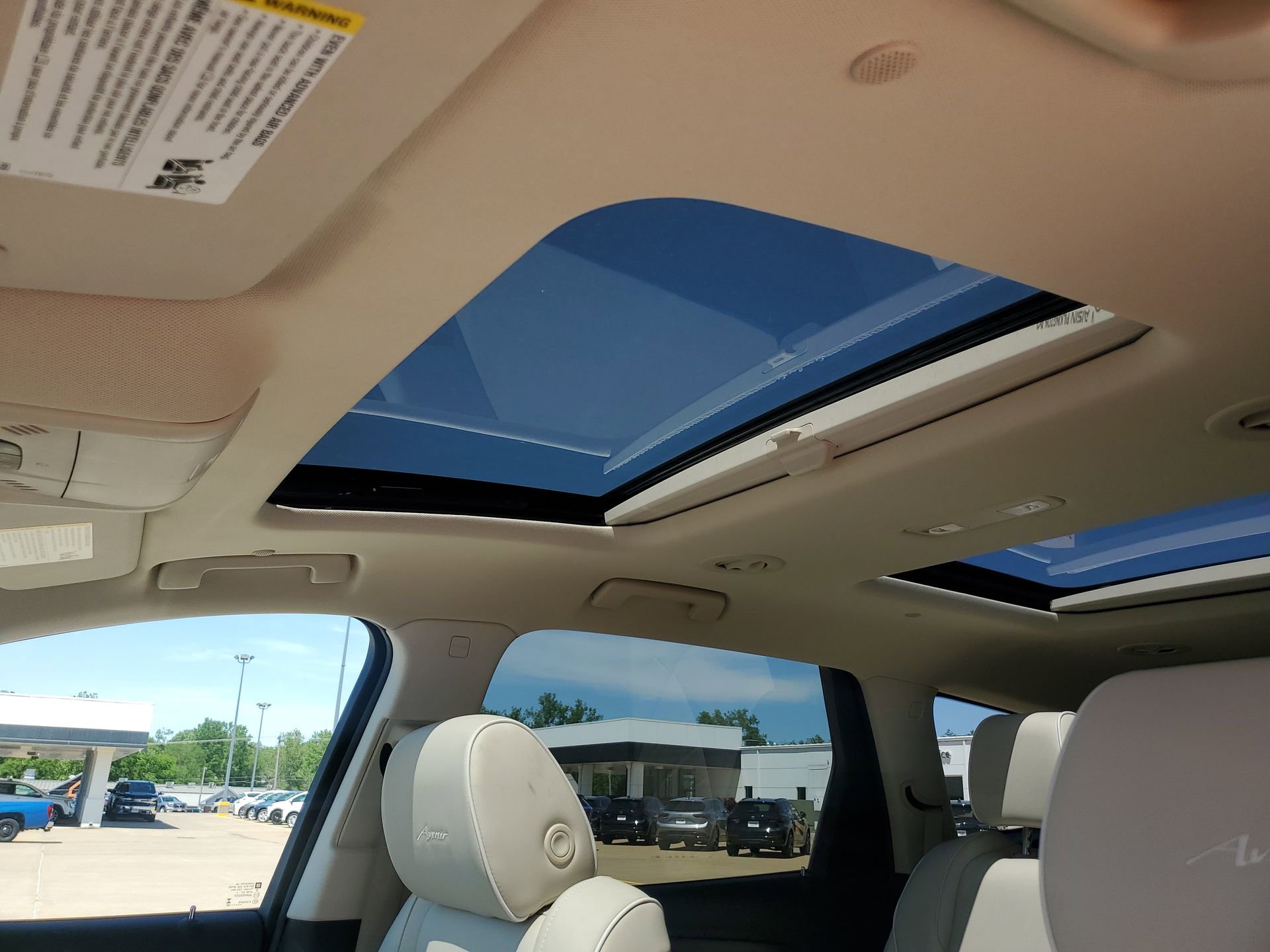 Used 2023 Buick Enclave Avenir w/ Avenir Technology Package FWD image 27