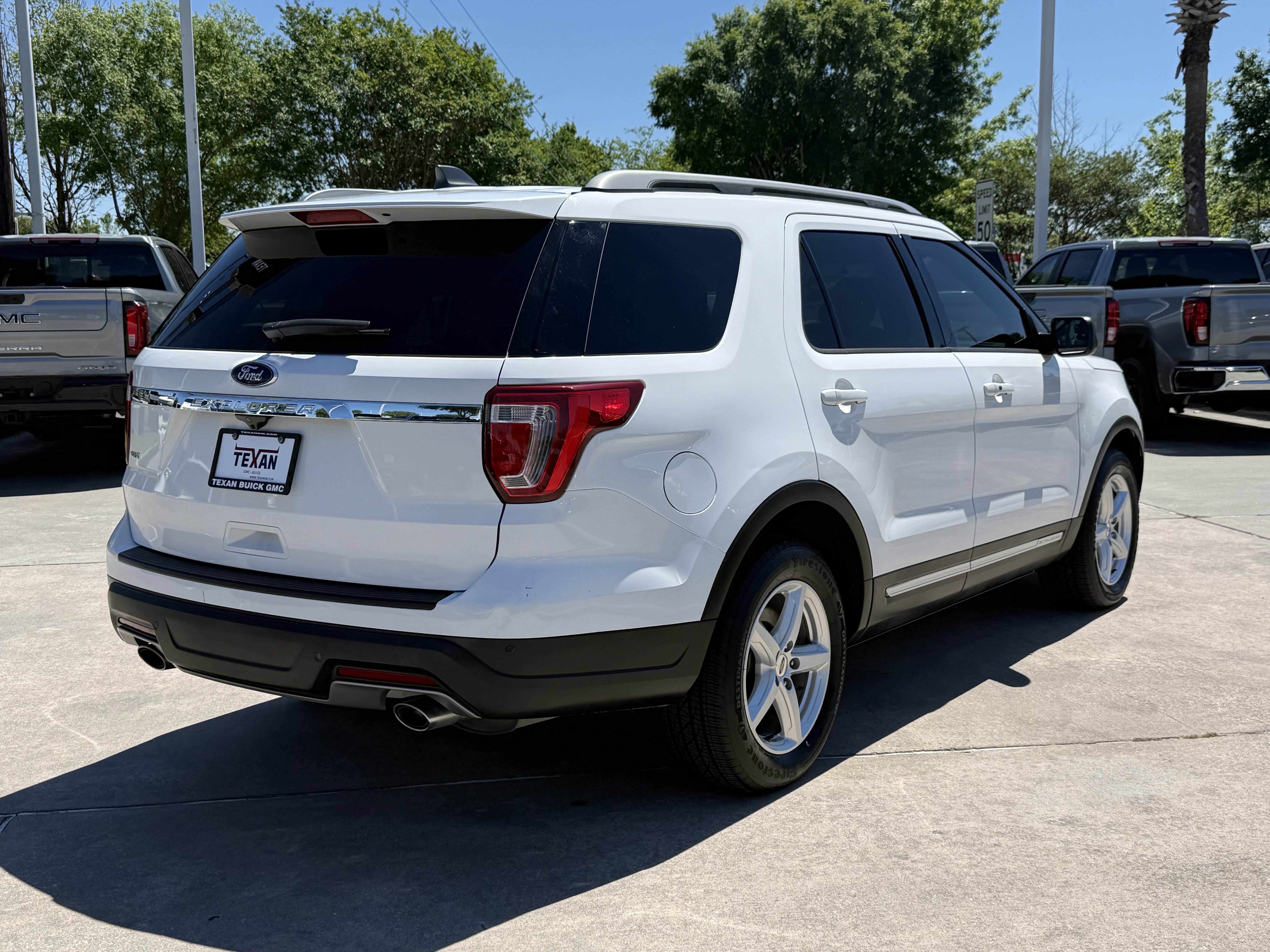 Used 2018 Ford Explorer XLT image 5