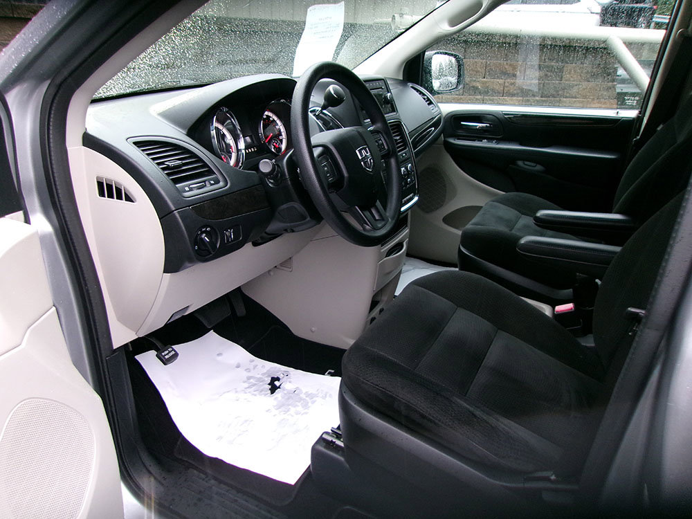 Used 2015 Dodge Grand Caravan SE w/ Quick Order Package 29E SE image 14