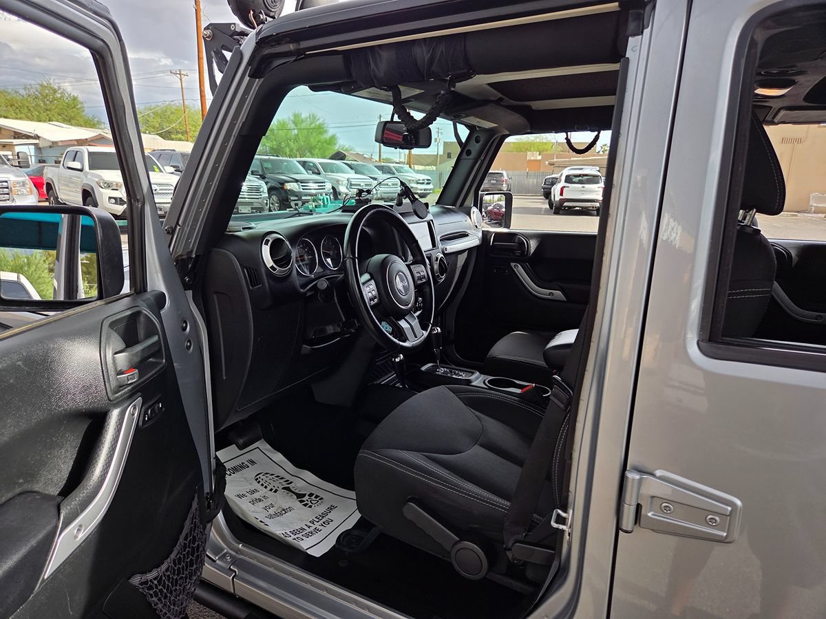 Used 2018 Jeep Wrangler Unlimited Sahara w/ Connectivity Group AWD/4WD image 49