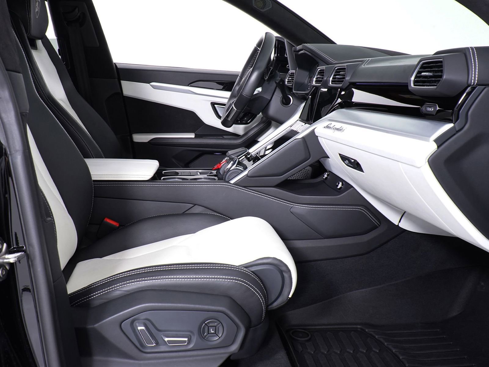 Used 2022 Lamborghini Urus image 32