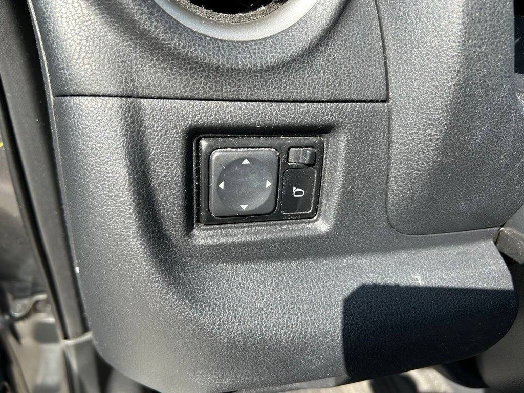 Used 2017 Nissan Versa Note SV FWD image 18