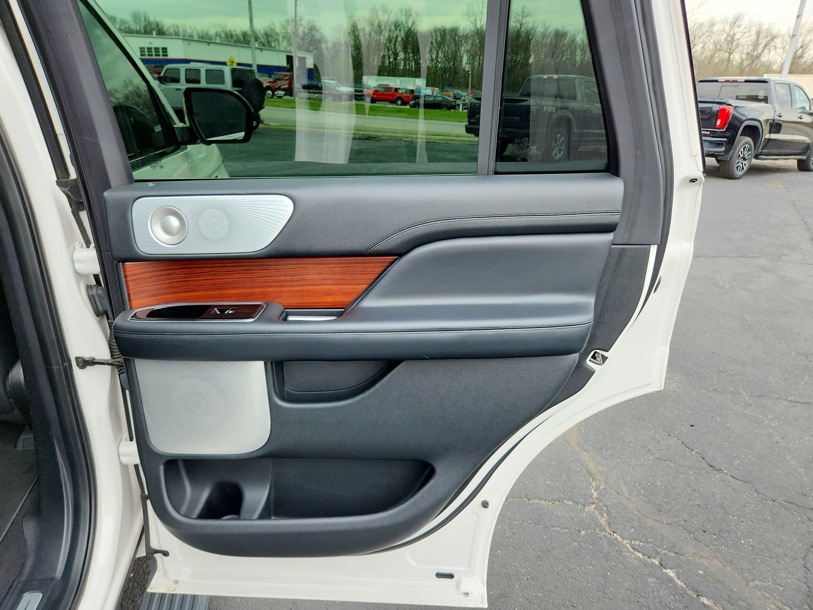 Used 2019 Lincoln Navigator Reserve image 31
