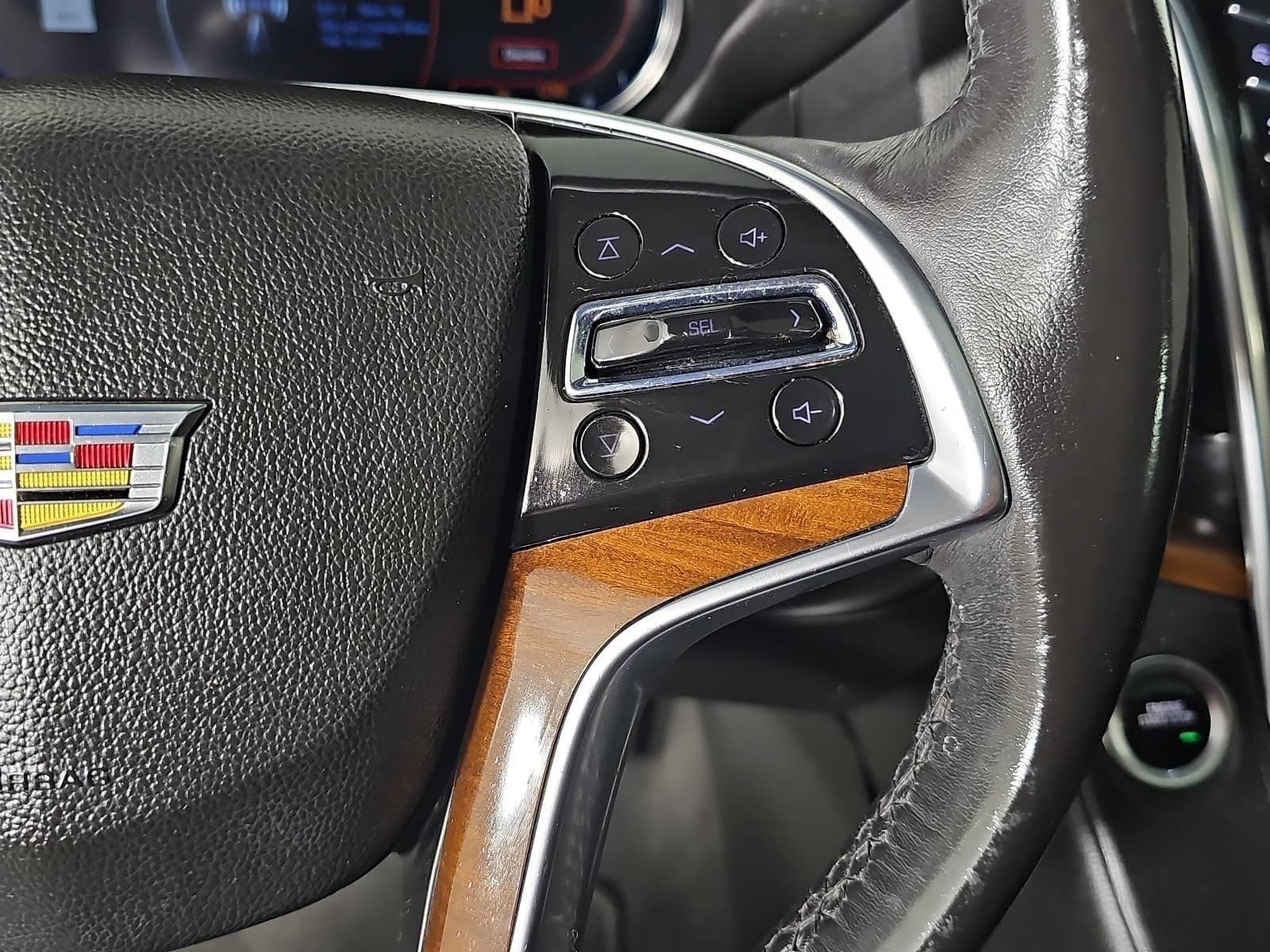 Used 2020 Cadillac Escalade Luxury AWD/4WD image 15