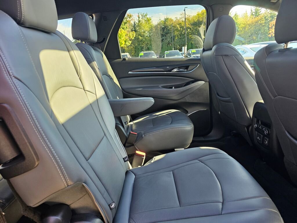 Used 2023 Buick Enclave Essence image 11