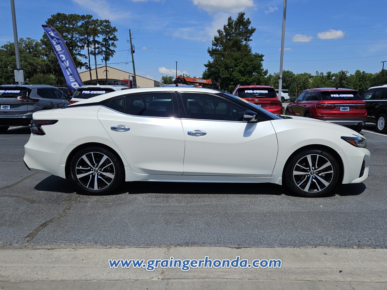 Used 2023 Nissan Maxima Platinum w/ Sport Mat Group FWD image 6