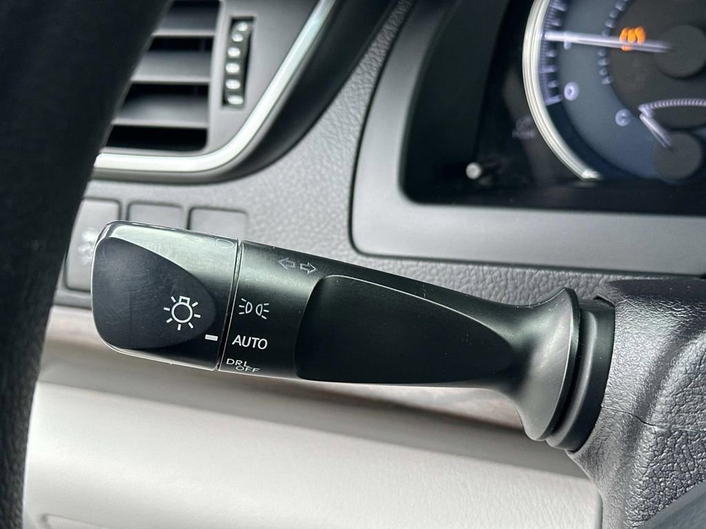 Used 2016 Toyota Camry XLE image 21