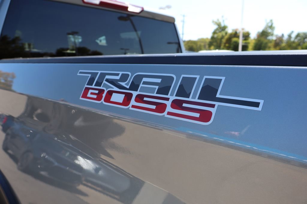 Used 2025 Chevrolet Silverado 1500 Custom Trail Boss w/ LPO, Dark Essentials Package image 31