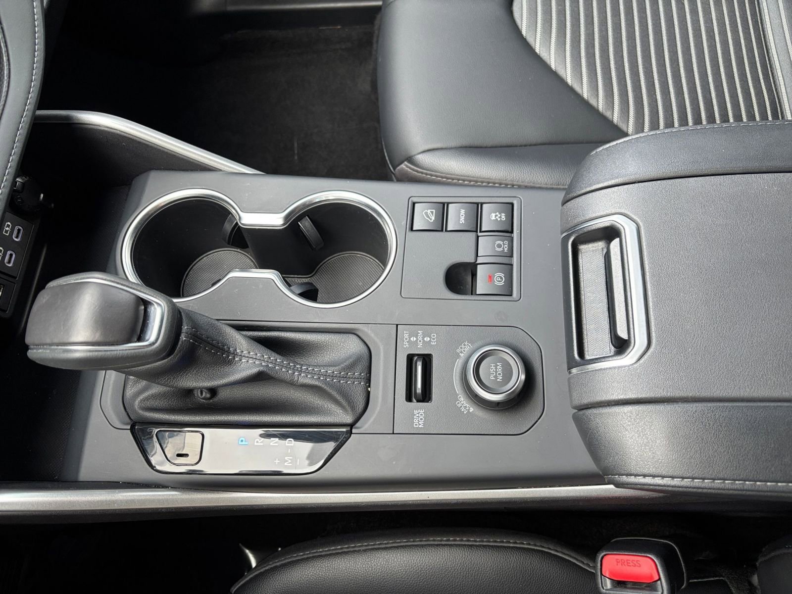 Used 2025 Toyota Highlander XSE AWD/4WD image 44