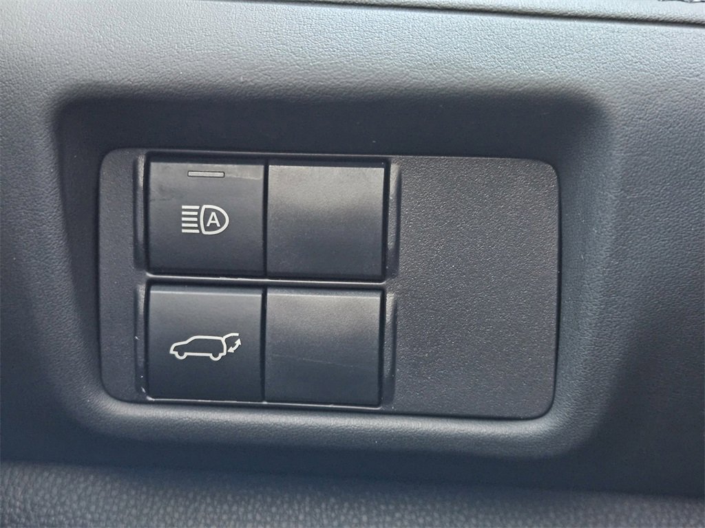 Certified 2023 Toyota Highlander XLE image 21