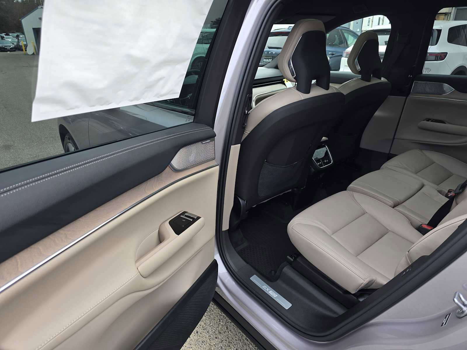 New 2026 Volvo EX90 Ultra image 16