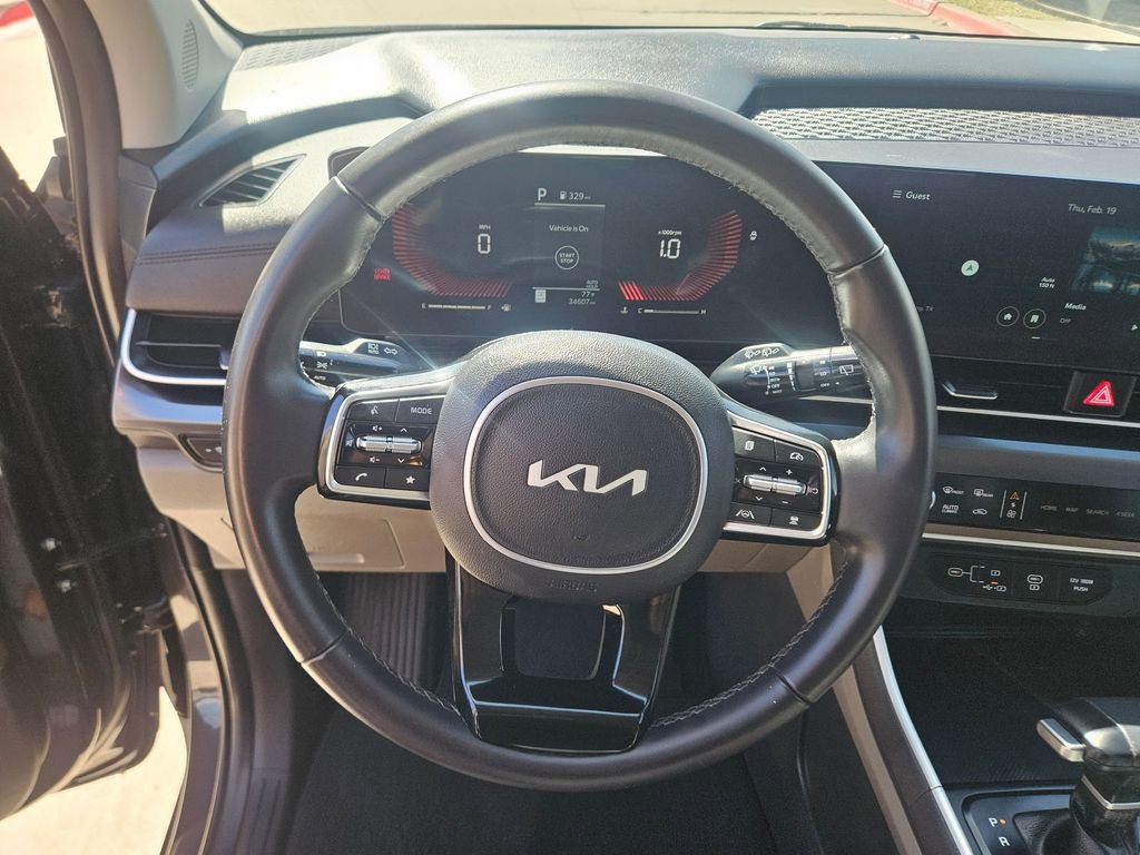 Used 2025 Kia Carnival image 19