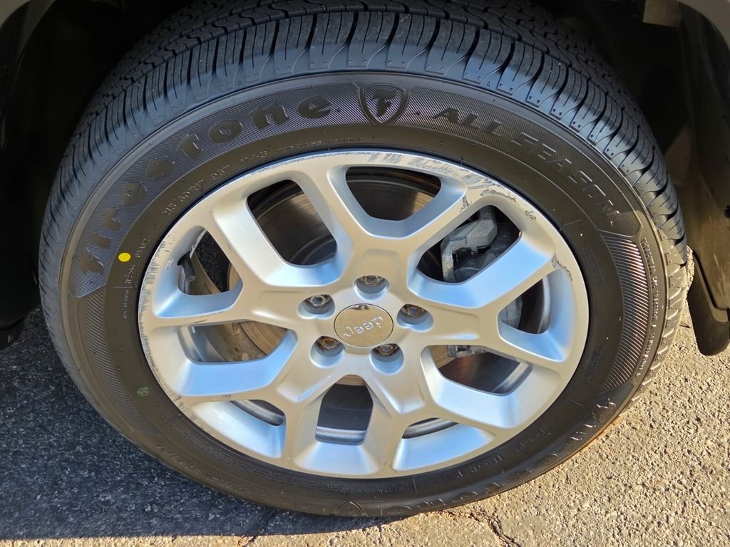 Used 2015 Jeep Renegade Latitude w/ Popular Equipment Group FWD image 9