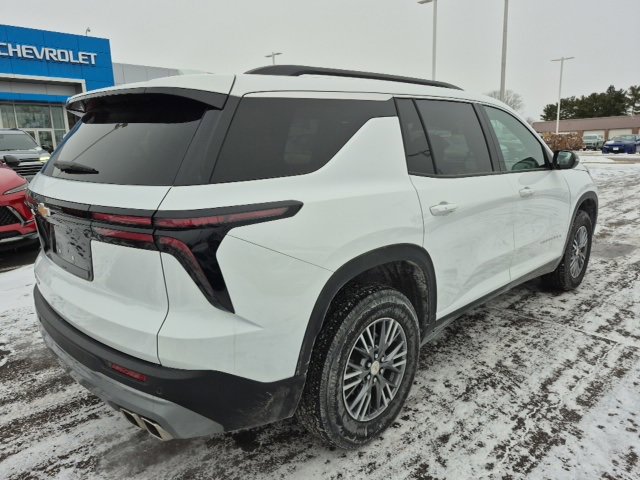 Used 2025 Chevrolet Traverse LT image 12
