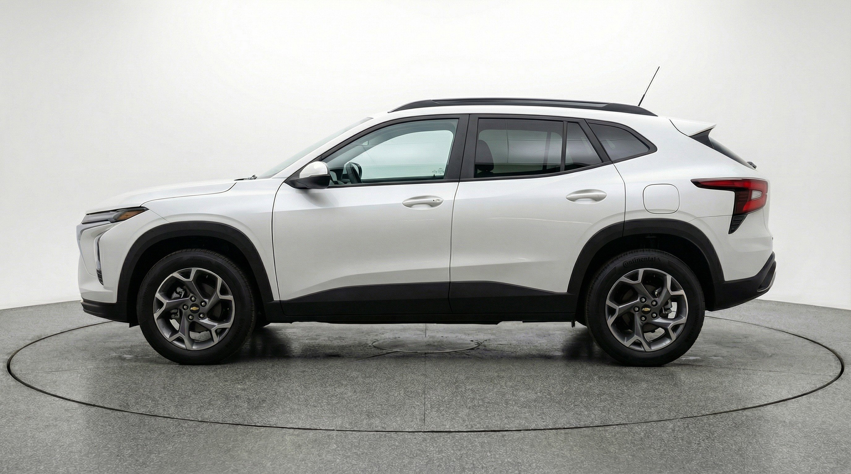 Used 2025 Chevrolet Trax LT image 5