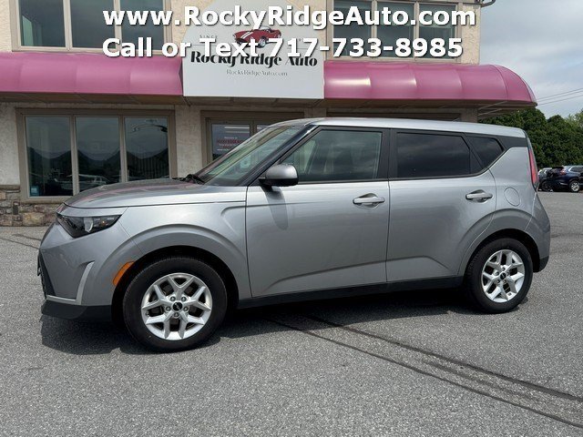 Used 2025 Kia Soul LX w/ LX Technology Package FWD image 3