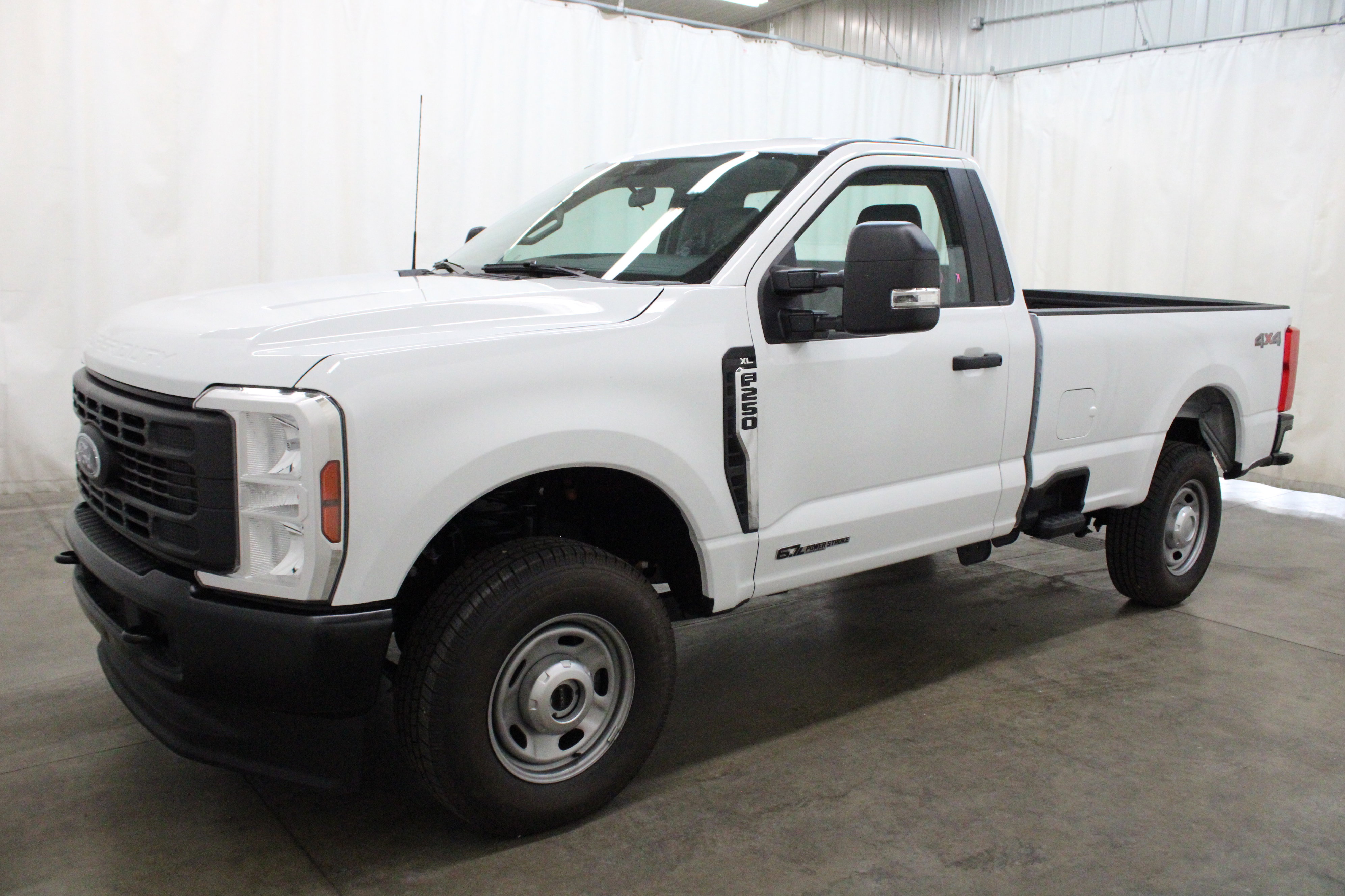 Used 2025 Ford F250 XLT w/ F-250 >10K GVWR Package image 3