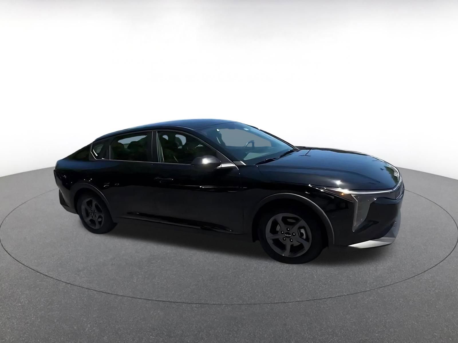 Used 2025 Kia K4 FWD image 2