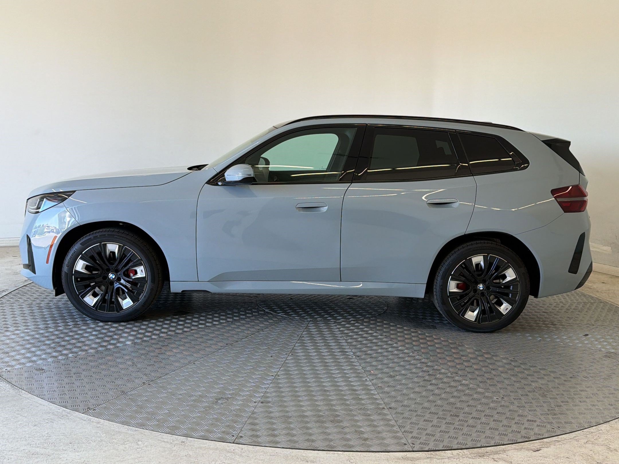 New 2026 BMW X3 xDrive30i w/ M Sport Package AWD/4WD image 2