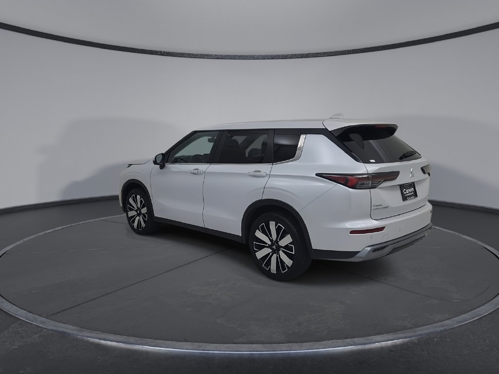 Used 2025 Mitsubishi Outlander SE AWD/4WD image 12