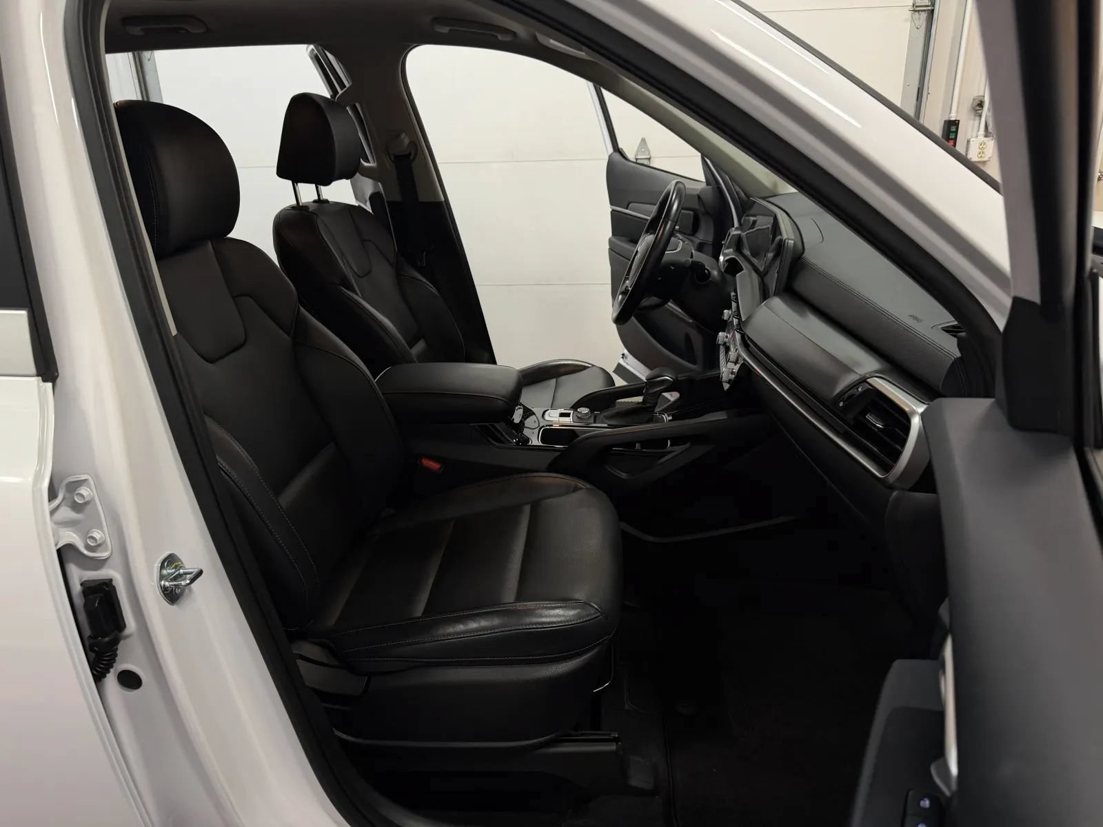 Used 2024 Kia Telluride LX FWD image 40