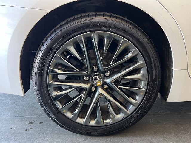Used 2018 Lexus ES 350 w/ Luxury Package w/Wood Trim FWD image 11