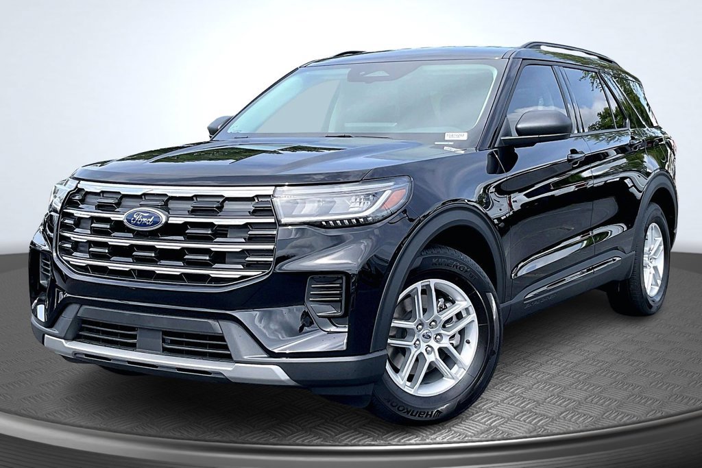 New 2026 Ford Explorer Active RWD image 2