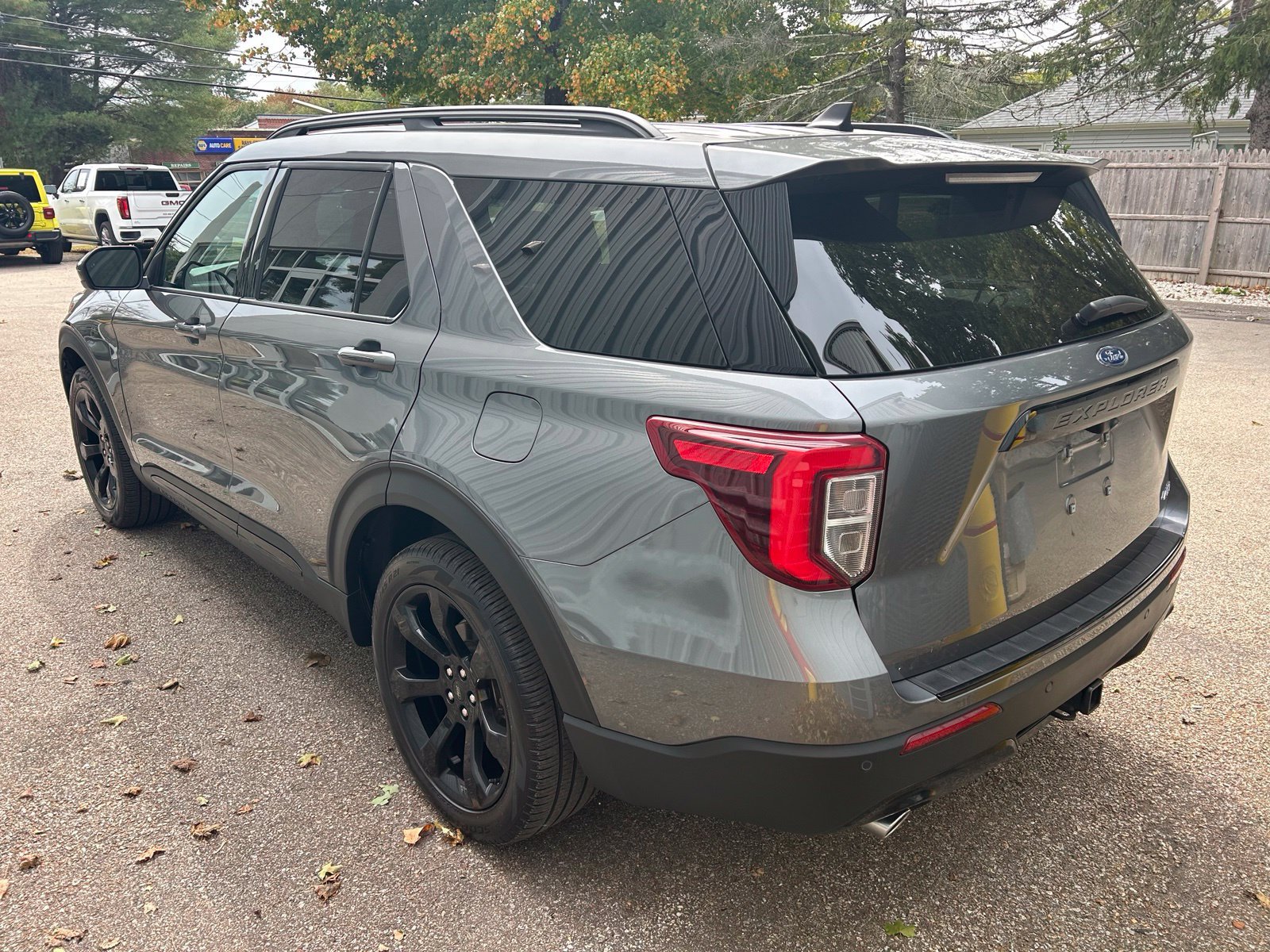Used 2023 Ford Explorer ST-Line w/ Class IV Trailer Tow Package AWD/4WD image 9