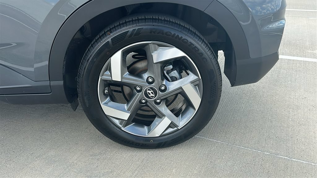 Used 2025 Hyundai Venue SEL FWD image 18
