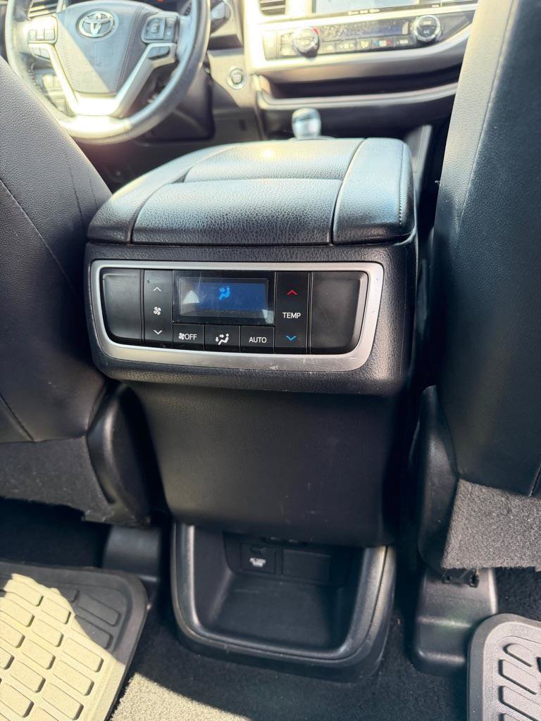 Used 2018 Toyota Highlander Limited AWD/4WD image 9