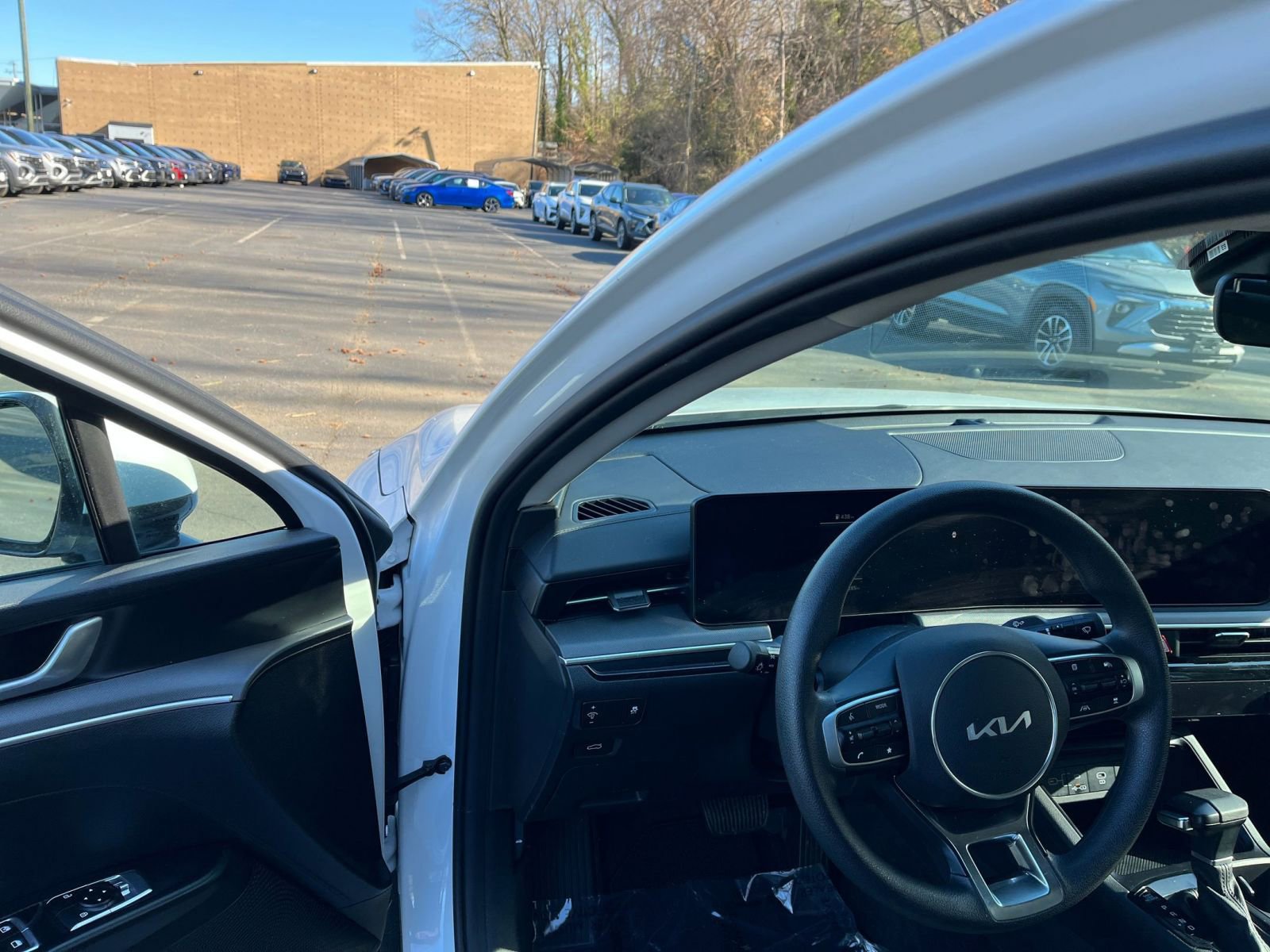 Used 2025 Kia K5 LXS image 32