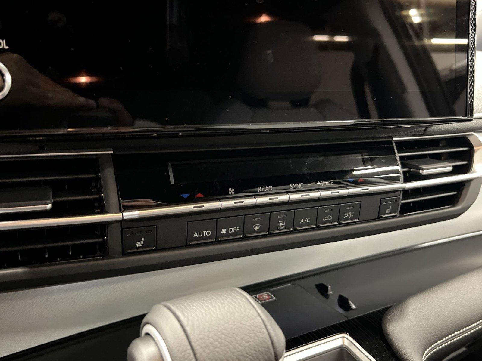 Used 2026 Toyota Sienna XSE image 16