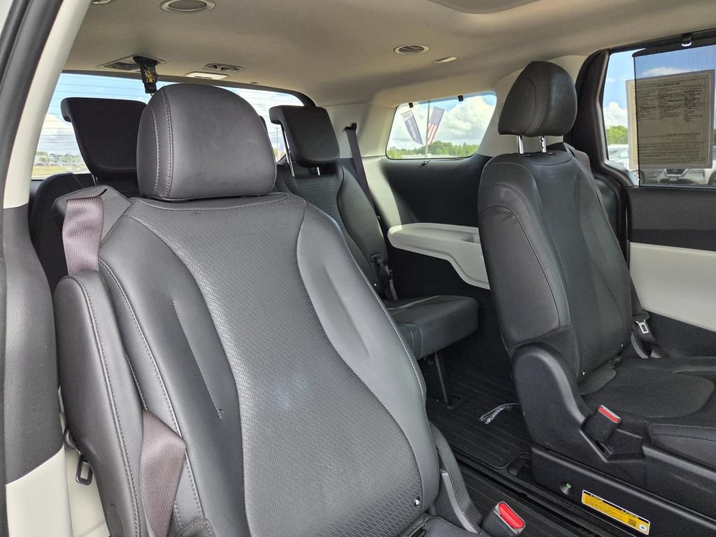 Used 2024 Kia Carnival SX Prestige FWD image 29