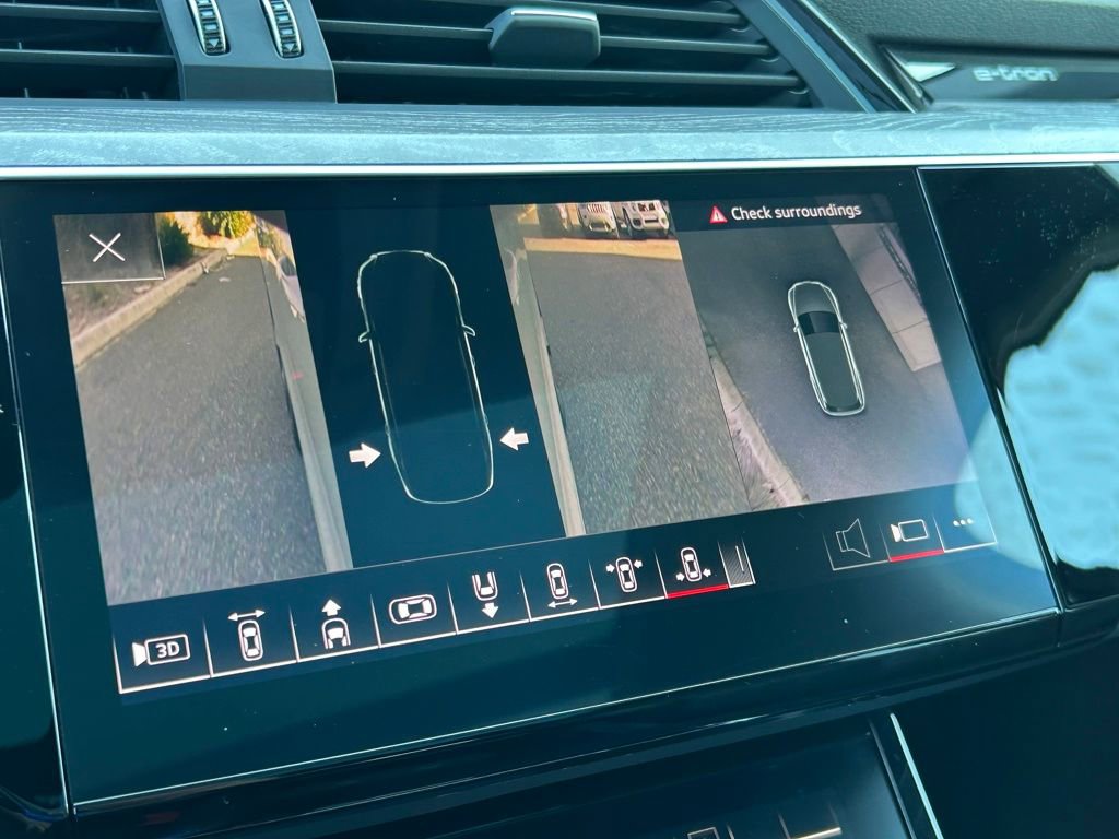Used 2022 Audi e-tron Premium Plus w/ Premium Plus Package image 34