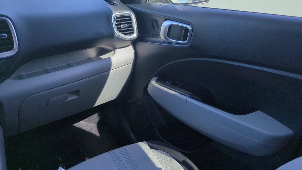 Certified 2024 Hyundai Venue SEL FWD image 13