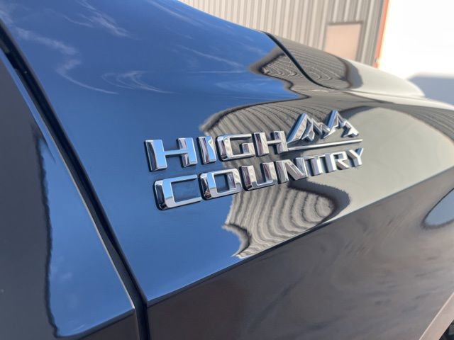 Used 2023 Chevrolet Suburban High Country w/ Advanced Technology Package image 13