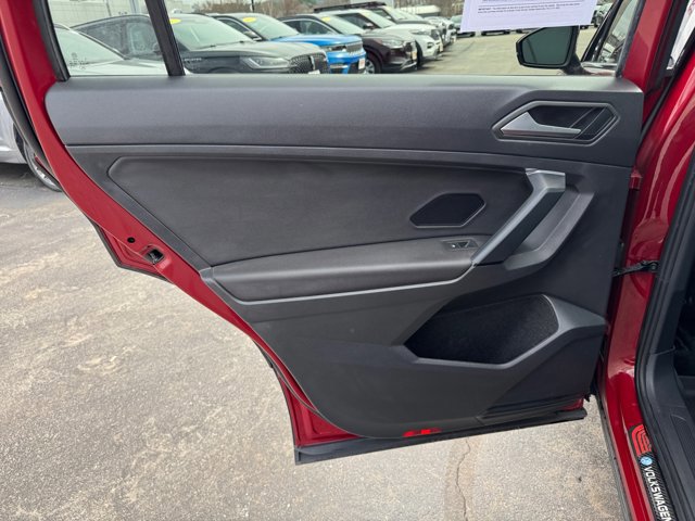 Used 2019 Volkswagen Tiguan SE w/ Panoramic Sunroof Package image 25