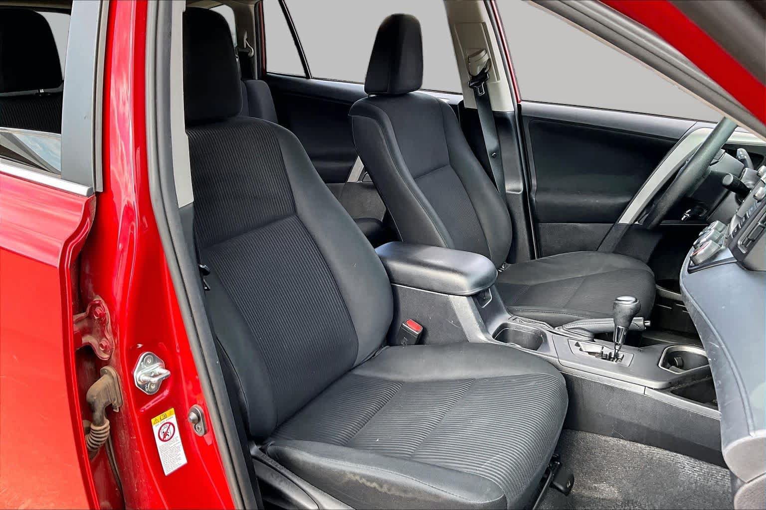 Used 2016 Toyota RAV4 LE FWD image 9