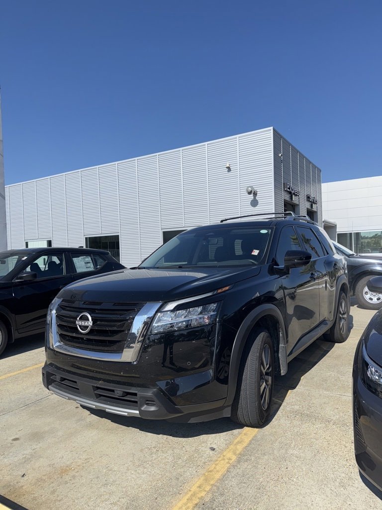 Used 2024 Nissan Pathfinder SL